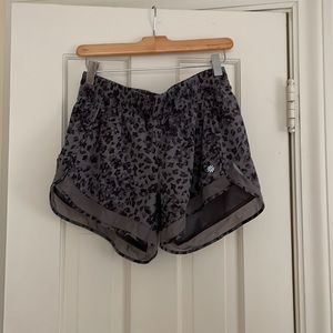 Printed Athleta Mesh Racer Run Shorts 4”